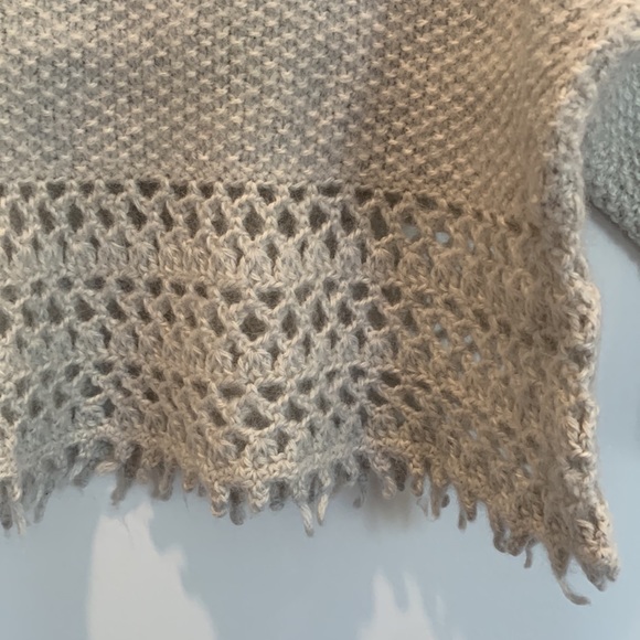 Exquisite cropped Wool crochet top - Picture 8 of 15